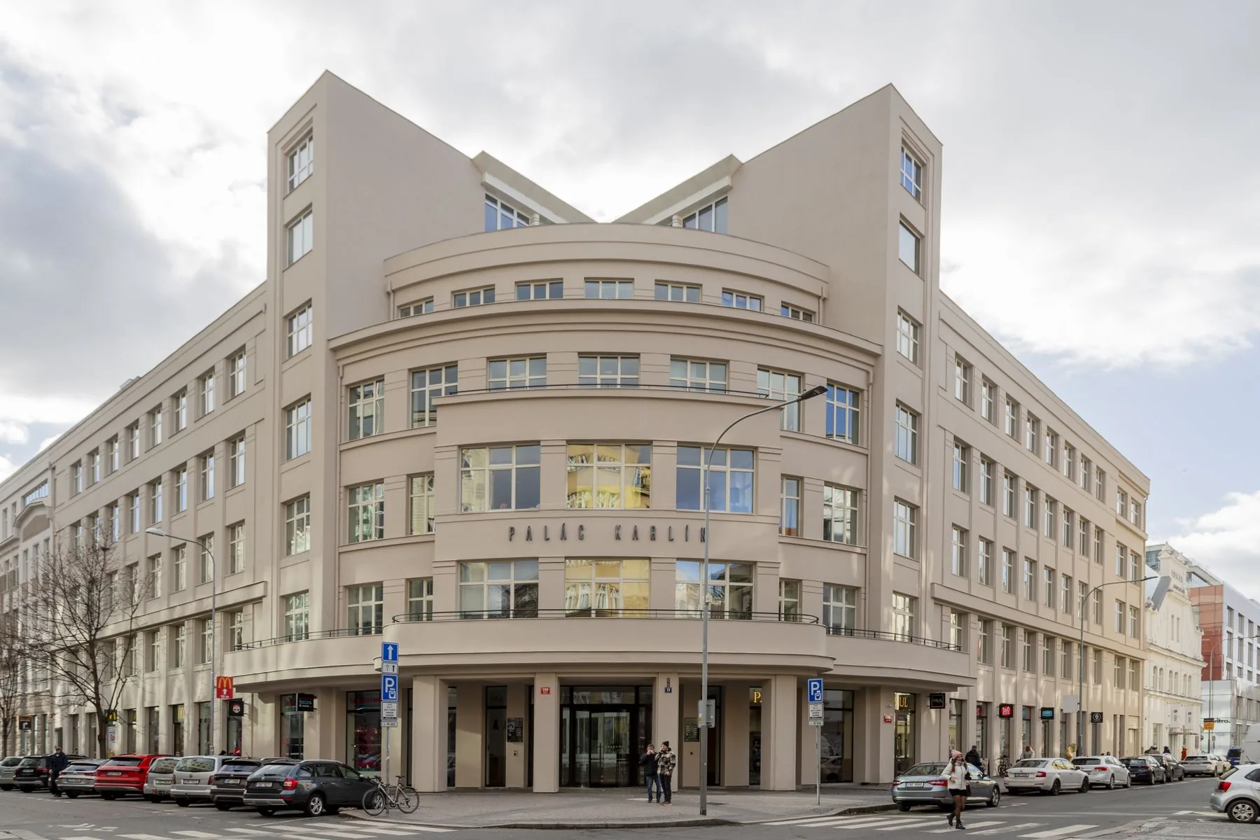 Palác Karlín exterior